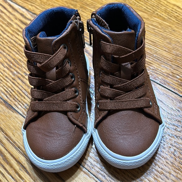 Cat & Jack brown chukka  boots w/blue liner.  Baby size 5.  Excellent condition. - Picture 1 of 10